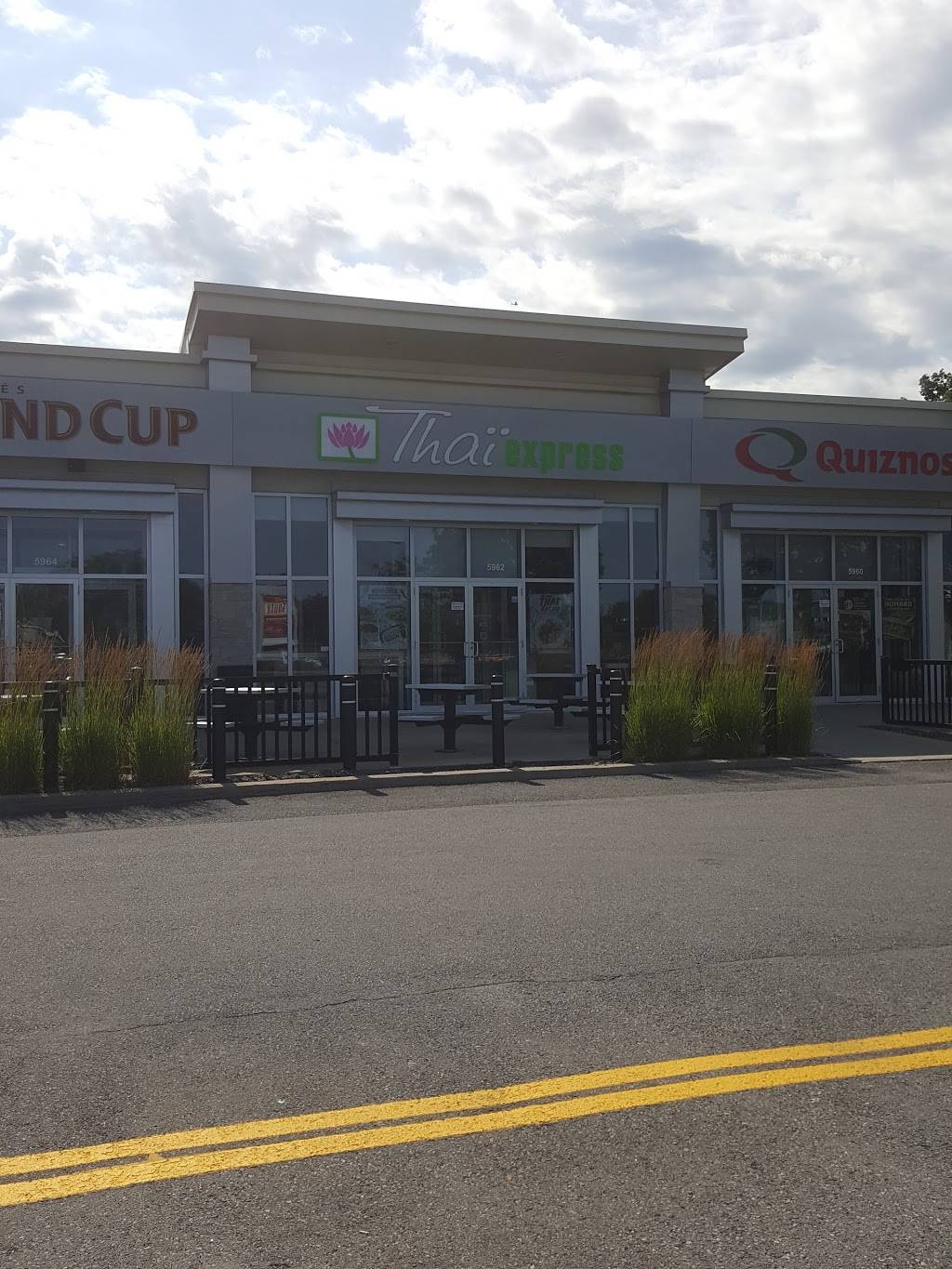 Thai Express | restaurant | Carrefour Saint-Hubert, 5962 Boulevard Cousineau local e002, Saint-Hubert, QC J3Y 7R9, Canada | 4506783122 OR +1 450-678-3122