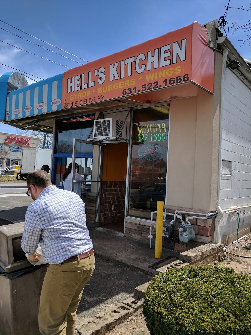 Hells Kitchen | restaurant | 1290 Deer Park Ave, North Babylon, NY 11703, USA | 6315221666 OR +1 631-522-1666