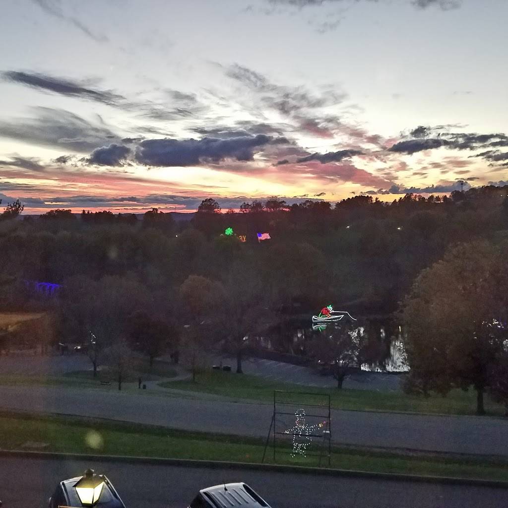 Ihlenfeld Dining Room | restaurant | 465 Lodge Dr, Wheeling, WV 26003, USA | 3042434090 OR +1 304-243-4090