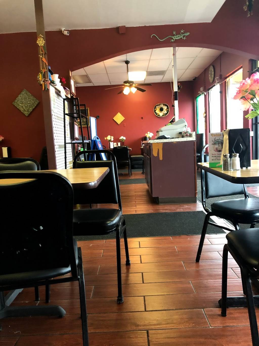 Franchescas / Red Pepper Mexican Restaurant North | restaurant | 3946 24th Ave, Port Huron, MI 48060, USA | 8109827702 OR +1 810-982-7702