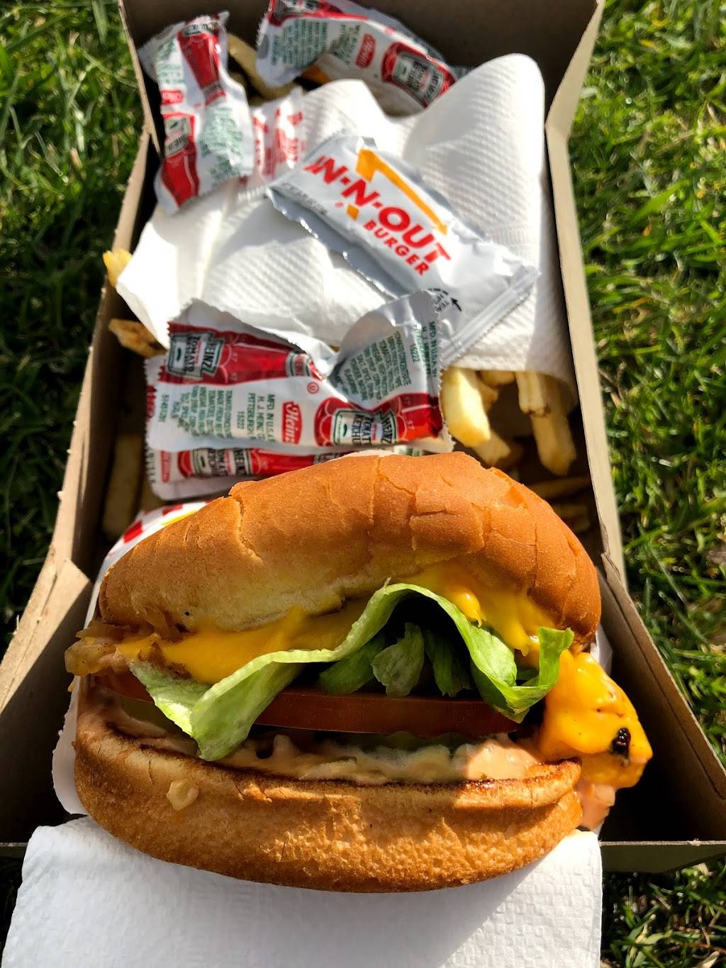In-N-Out Burger | restaurant | 26482 Towne Centre Dr, Foothill Ranch, CA 92610, USA | 8007861000 OR +1 800-786-1000