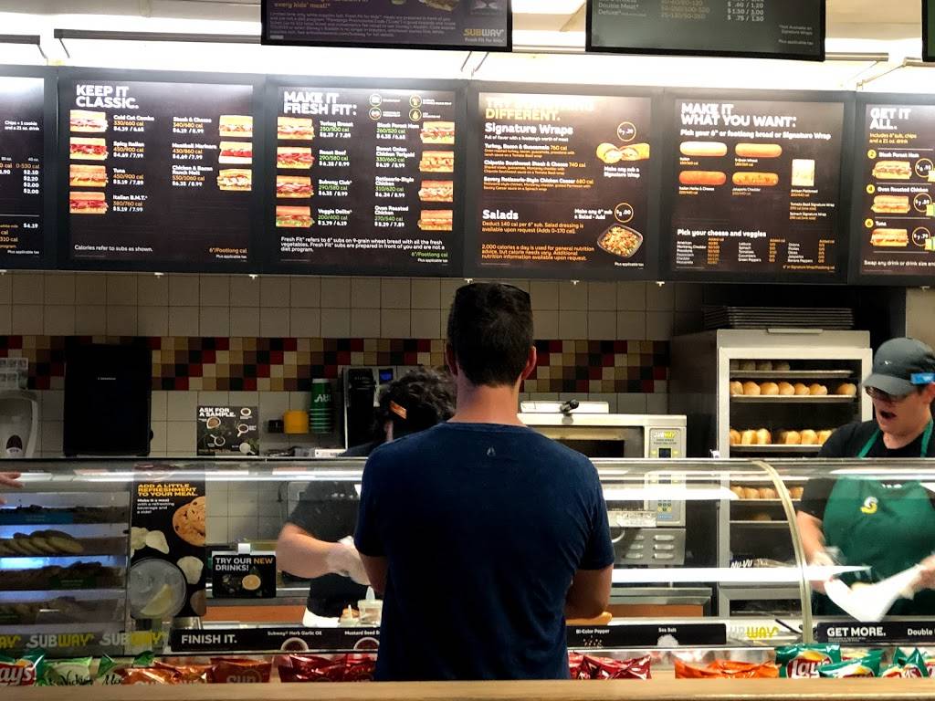Subway | restaurant | 509 Elm St, Dallas, TX 75202, USA | 2146519268 OR +1 214-651-9268