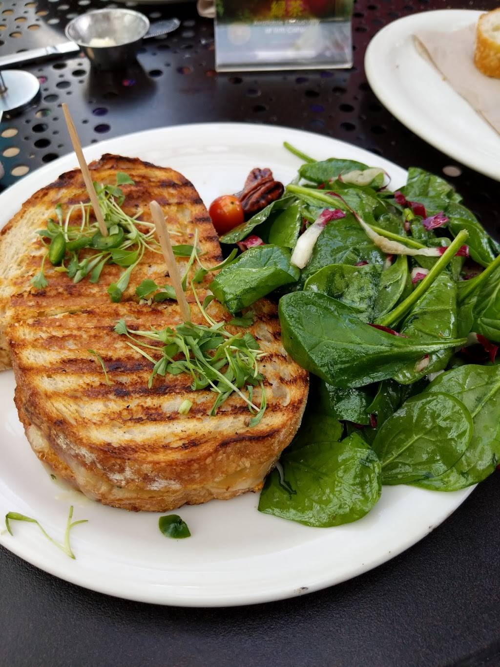 Urth Caffé - Laguna Beach | cafe | 308 N Pacific Coast Hwy, Laguna Beach, CA 92651, USA | 9493768888 OR +1 949-376-8888