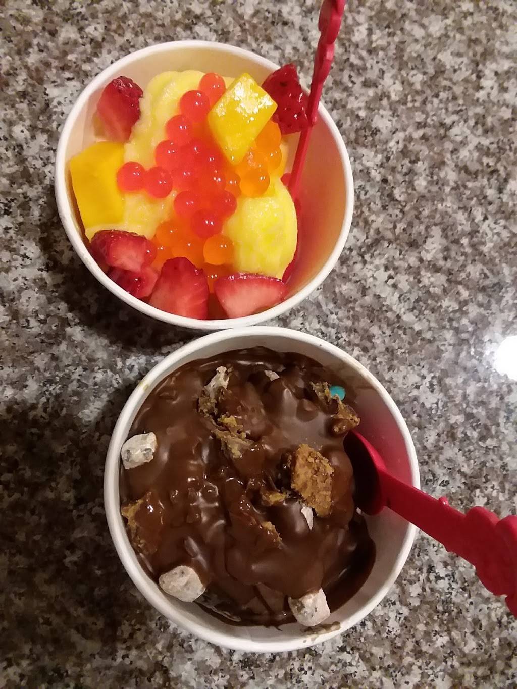 Menchies Frozen Yogurt | bakery | 1665 W, Towne Center Dr # B-4, South Jordan, UT 84095, USA | 8017272605 OR +1 801-727-2605