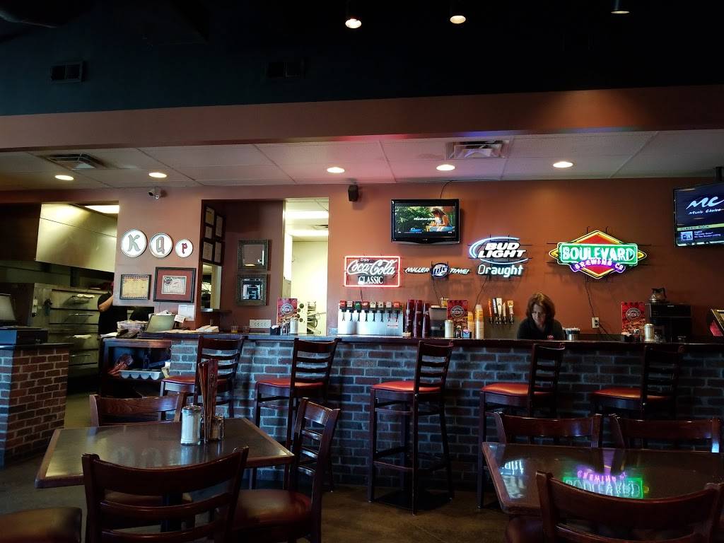 Pizza Shoppe | restaurant | 22014 W 66th St, Shawnee, KS 66226, USA | 9134229600 OR +1 913-422-9600