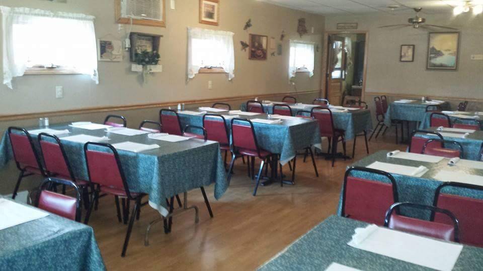 Sidetrack Inn | restaurant | 102 W Railroad St, Apple River, IL 61001, USA | 8155942278 OR +1 815-594-2278