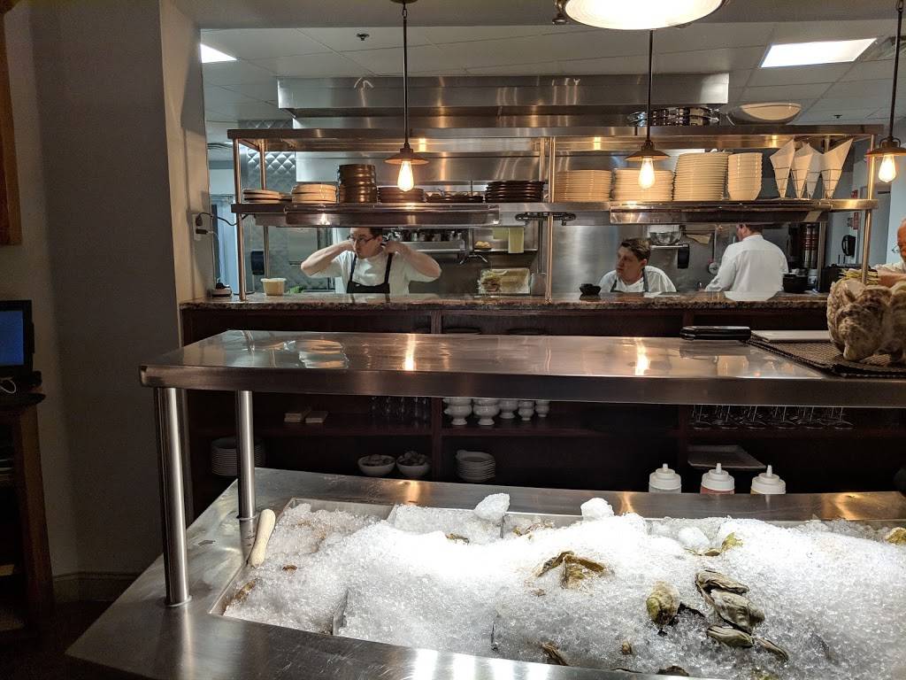 Elm Square Oyster Co. | night club | 2 Elm Sq, Andover, MA 01810, USA | 9784702228 OR +1 978-470-2228