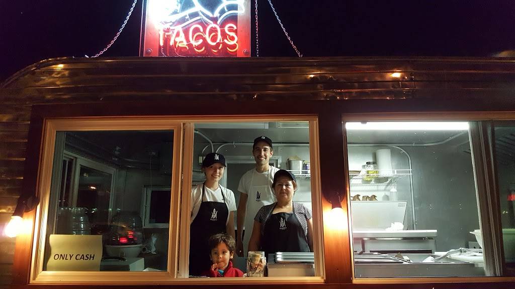 Mazorca Tacos | restaurant | 636 S 6th St, Milwaukee, WI 53204, USA | 4148106603 OR +1 414-810-6603