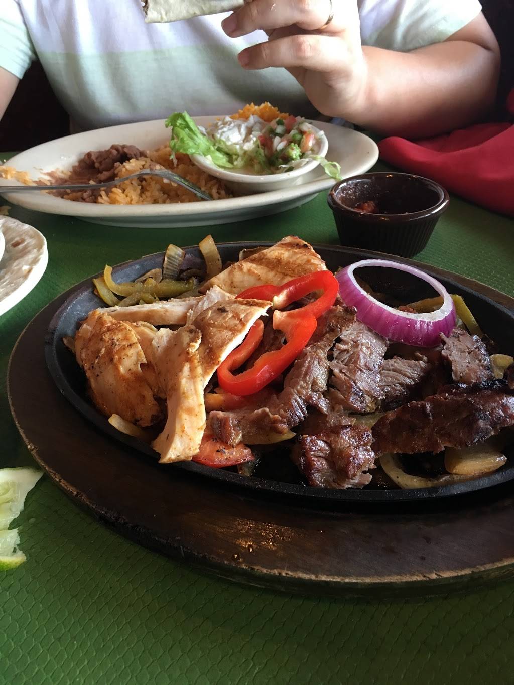 El Fenix Mexican Restaurant | restaurant | 3128 Forest Ln #240, Dallas, TX 75234, USA | 9722413248 OR +1 972-241-3248