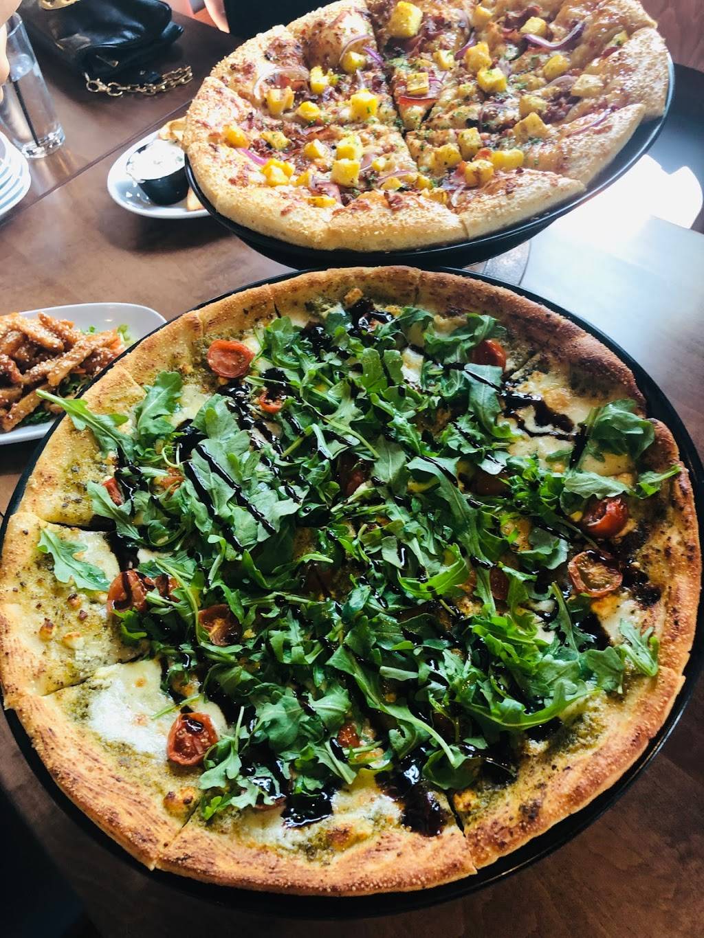 Boston Pizza | restaurant | 4523 Dundas St, Burlington, ON L7R 3X4, Canada | 9053151588 OR +1 905-315-1588