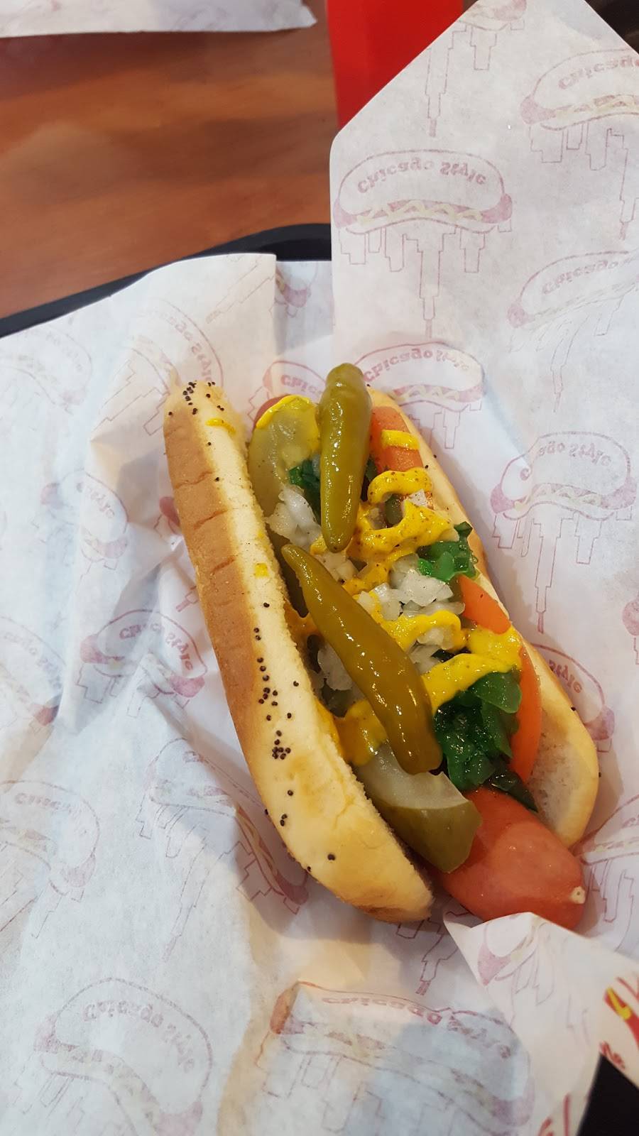 Dog House Grill | restaurant | 1534 N Wells St, Chicago, IL 60610, USA | 3126313737 OR +1 312-631-3737