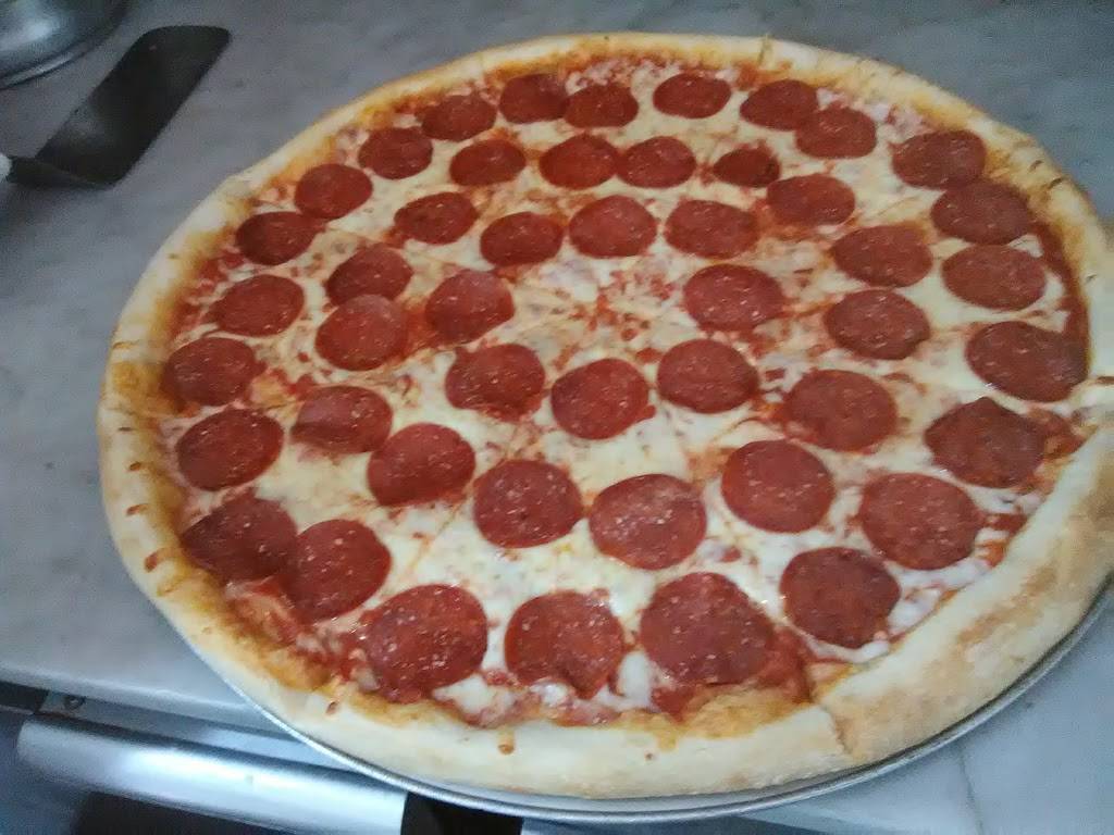 Crown Fried Chicken & Pizza | restaurant | 963 Fulton St, Brooklyn, NY 11238, USA | 7182303000 OR +1 718-230-3000