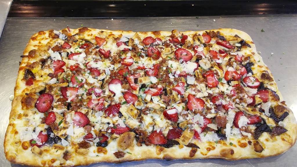 Furcis Pizza Inc | restaurant | 271 Snedecor Ave, Bayport, NY 11705, USA | 6314725600 OR +1 631-472-5600