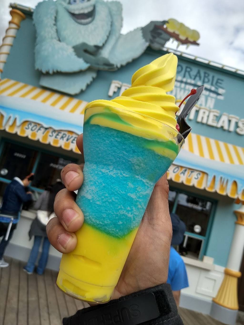 Adorable Snowman Frosted Treats | restaurant | 1313 S, Disneyland Dr, Anaheim, CA 92802, USA | 7147813463 OR +1 714-781-3463