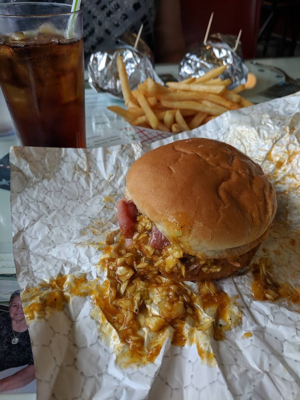 US 31 Bar-B-Q | restaurant | 151 W Muskegon Ave, Muskegon, MI 49440, USA | 2317223948 OR +1 231-722-3948