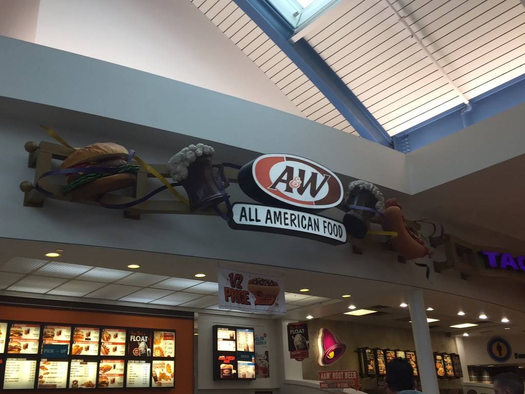 A&W Restaurant | restaurant | Rivertown Cross Mall, Grandville, MI 49418, USA | 6165313324 OR +1 616-531-3324
