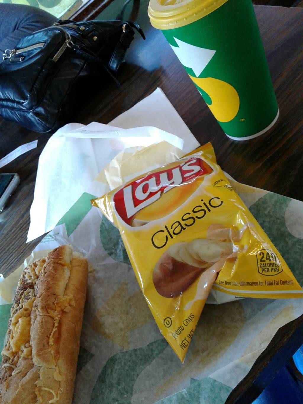 Subway | restaurant | 1562 Barton Rd, Redlands, CA 92373, USA | 9097930850 OR +1 909-793-0850