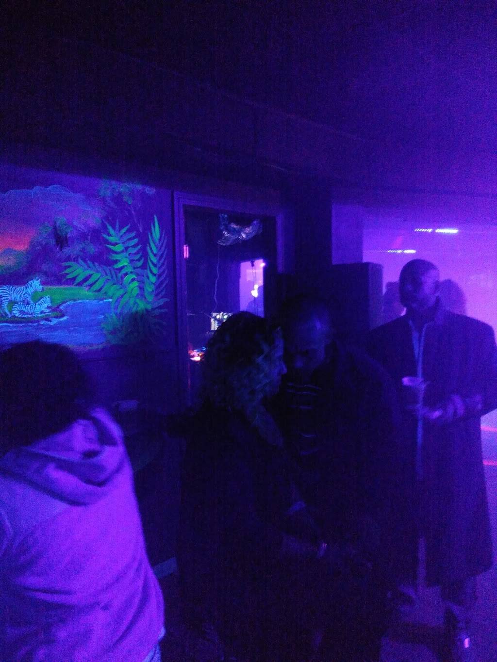 Beso Lounge & Restaurant | night club | 860 Main St, East Hartford, CT 06108, USA | 8007787226 OR +1 800-778-7226