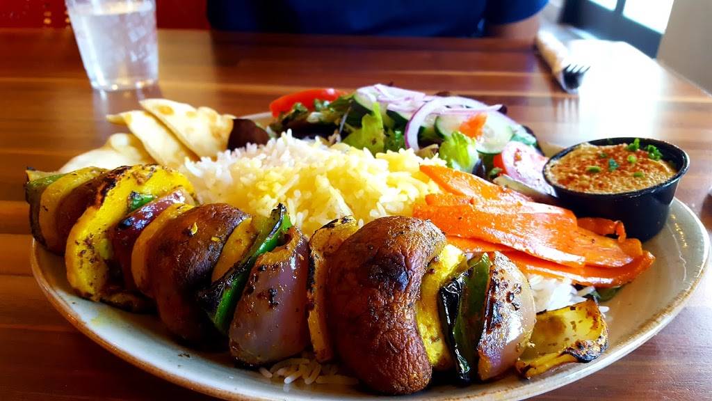 Luna Grill - Santa Barbara | restaurant | 3925 State St A, Santa Barbara, CA 93105, USA | 8056953925 OR +1 805-695-3925