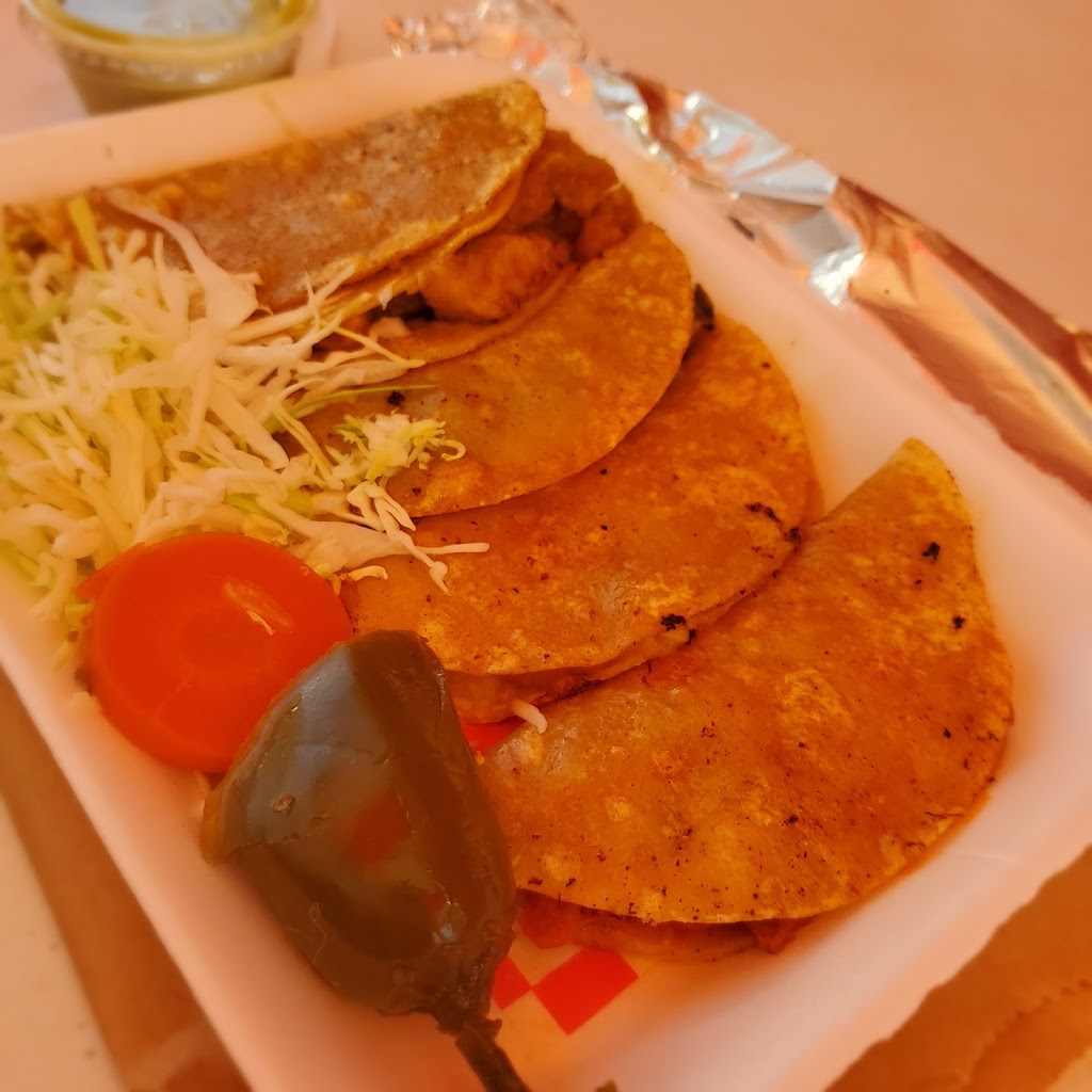 El Pariente Taqueria | restaurant | 954 Military Rd, Brownsville, TX 78520, USA | 9565436406 OR +1 956-543-6406