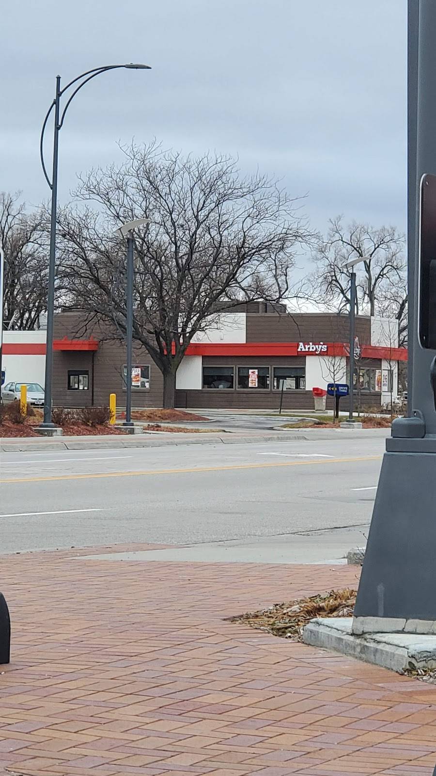 Arbys | meal takeaway | 3313 W Broadway, Council Bluffs, IA 51501, USA | 7123281637 OR +1 712-328-1637