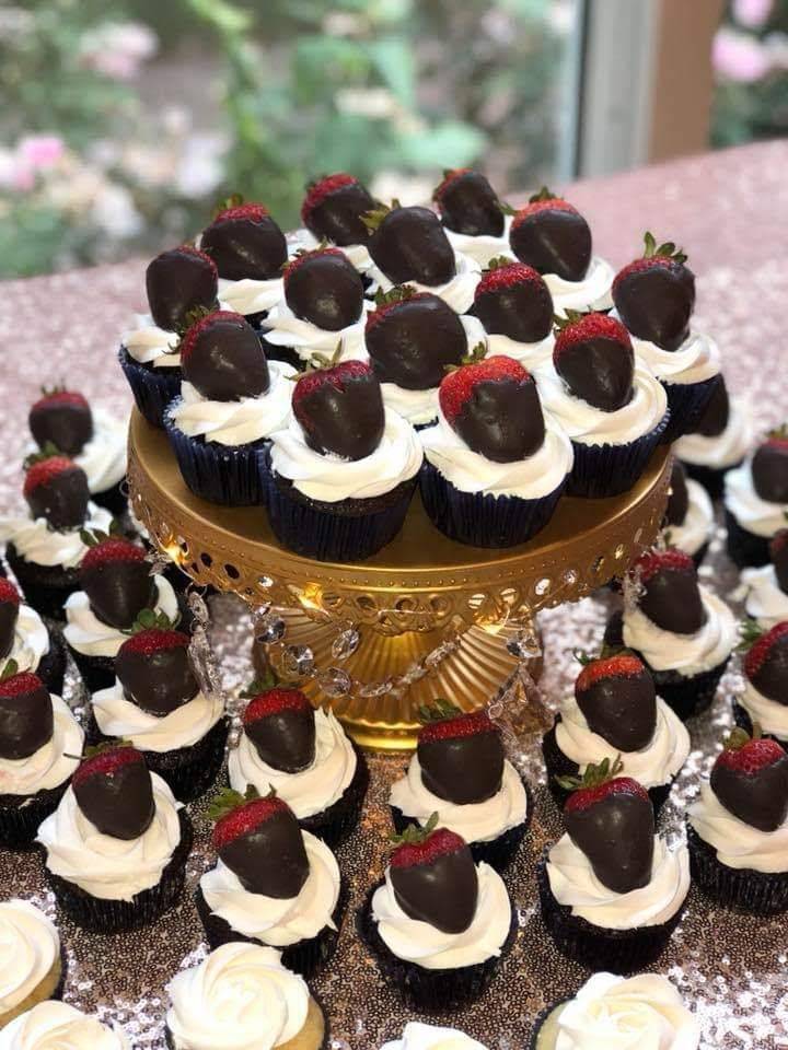 Cupcake Fetish Cafe | bakery | 2286 McKelvey Rd, Maryland Heights, MO 63043, USA | 3143398860 OR +1 314-339-8860