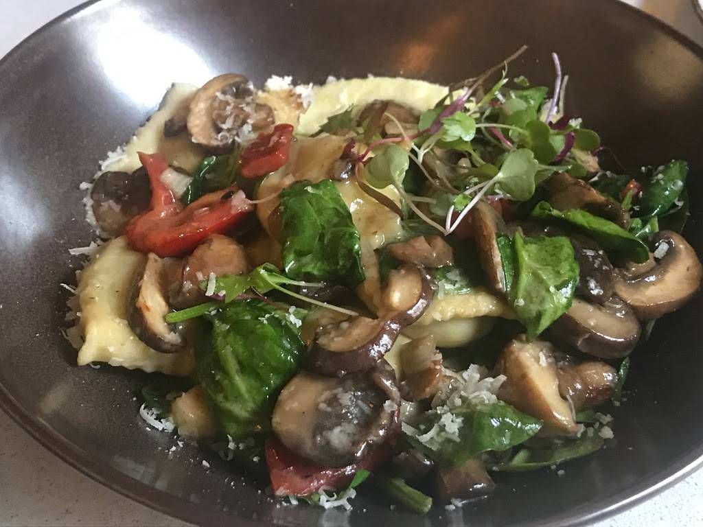 Cork Wine Bar & Restaurant | restaurant | 35 School St, Stowe, VT 05672, USA | 8027606143 OR +1 802-760-6143