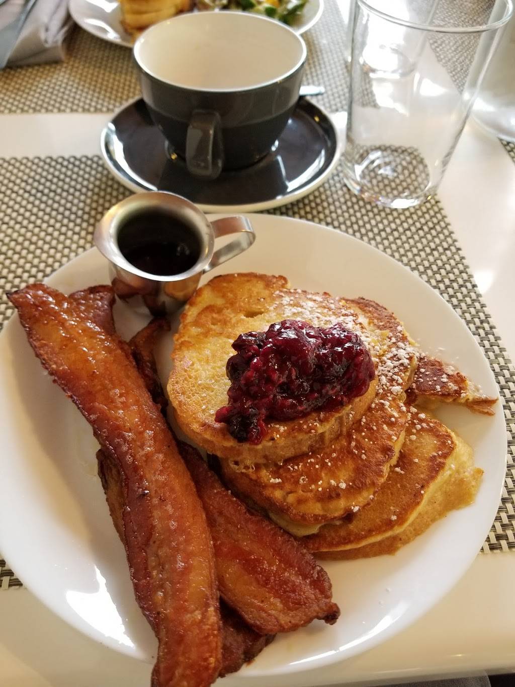 Topsoil Kitchen & Market | restaurant | 13 S Main St, Travelers Rest, SC 29690, USA | 8646102281 OR +1 864-610-2281