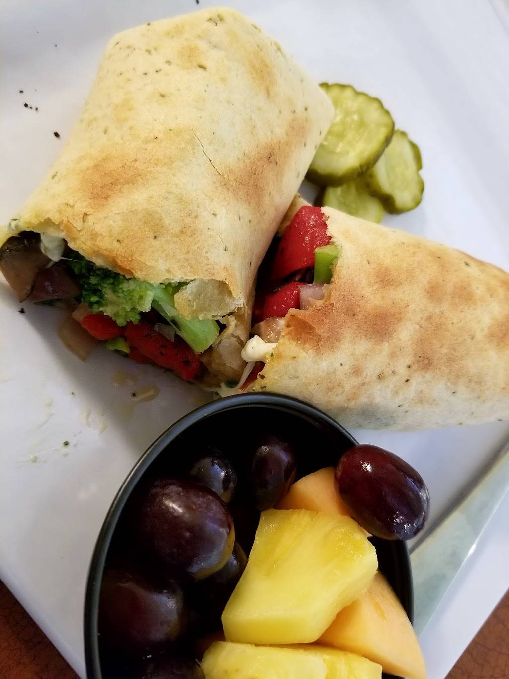 Antoinettes Casual Dining | restaurant | 18 W Mill St, Plymouth, WI 53073, USA | 9208922161 OR +1 920-892-2161