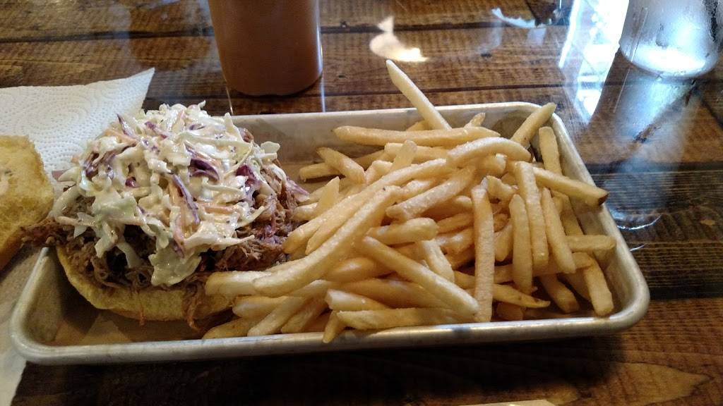 Old City Barbeque | restaurant | 700 York St, Williamsburg, VA 23185, USA | 7573785125 OR +1 757-378-5125