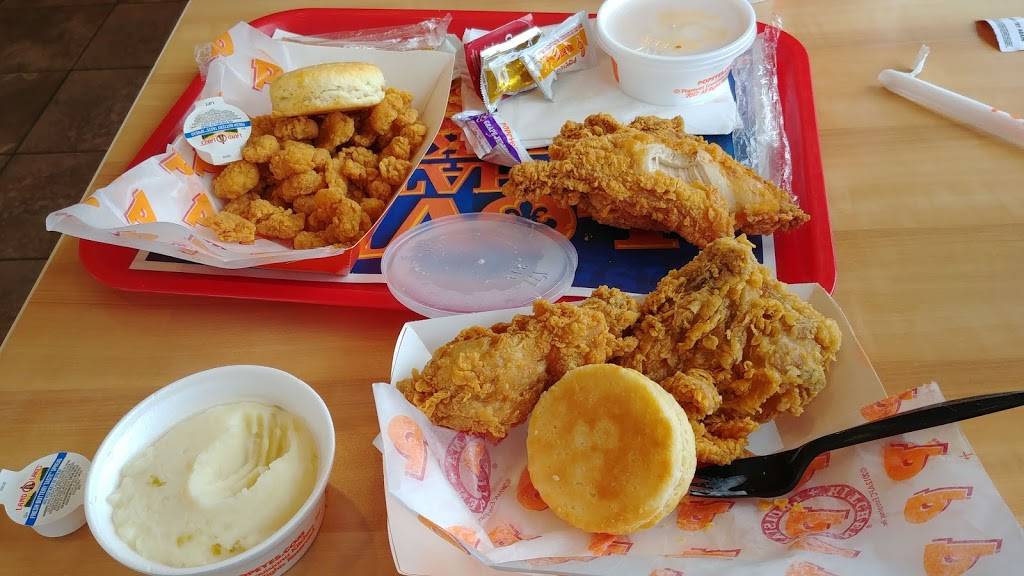 Popeyes Louisiana Kitchen | restaurant | 3551 S US Hwy 41, Terre Haute, IN 47802, USA | 8122352850 OR +1 812-235-2850