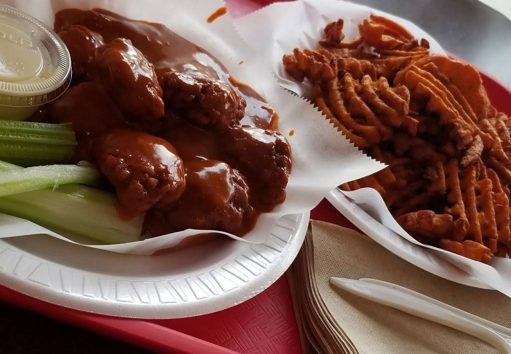 Planet Wings | restaurant | 2220 Forest Ave # 3, Staten Island, NY 10303, USA | 7182737575 OR +1 718-273-7575