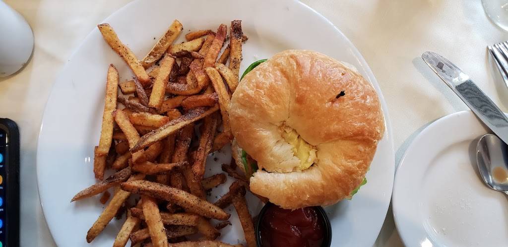 Valley Green Inn | restaurant | Valley Green Rd, Philadelphia, PA 19128, USA | 2152471730 OR +1 215-247-1730