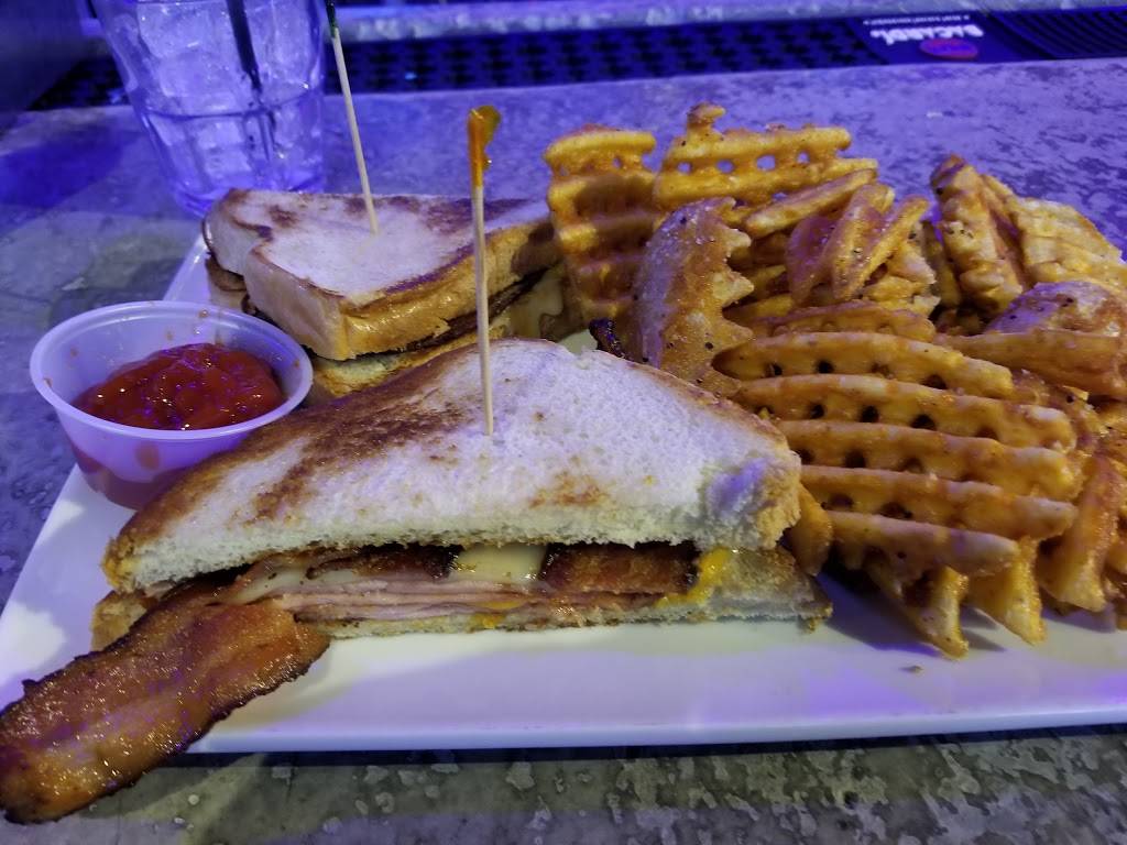 Varsity Tavern | restaurant | 1005 Norwood St, Fort Worth, TX 76107, USA | 8178826699 OR +1 817-882-6699