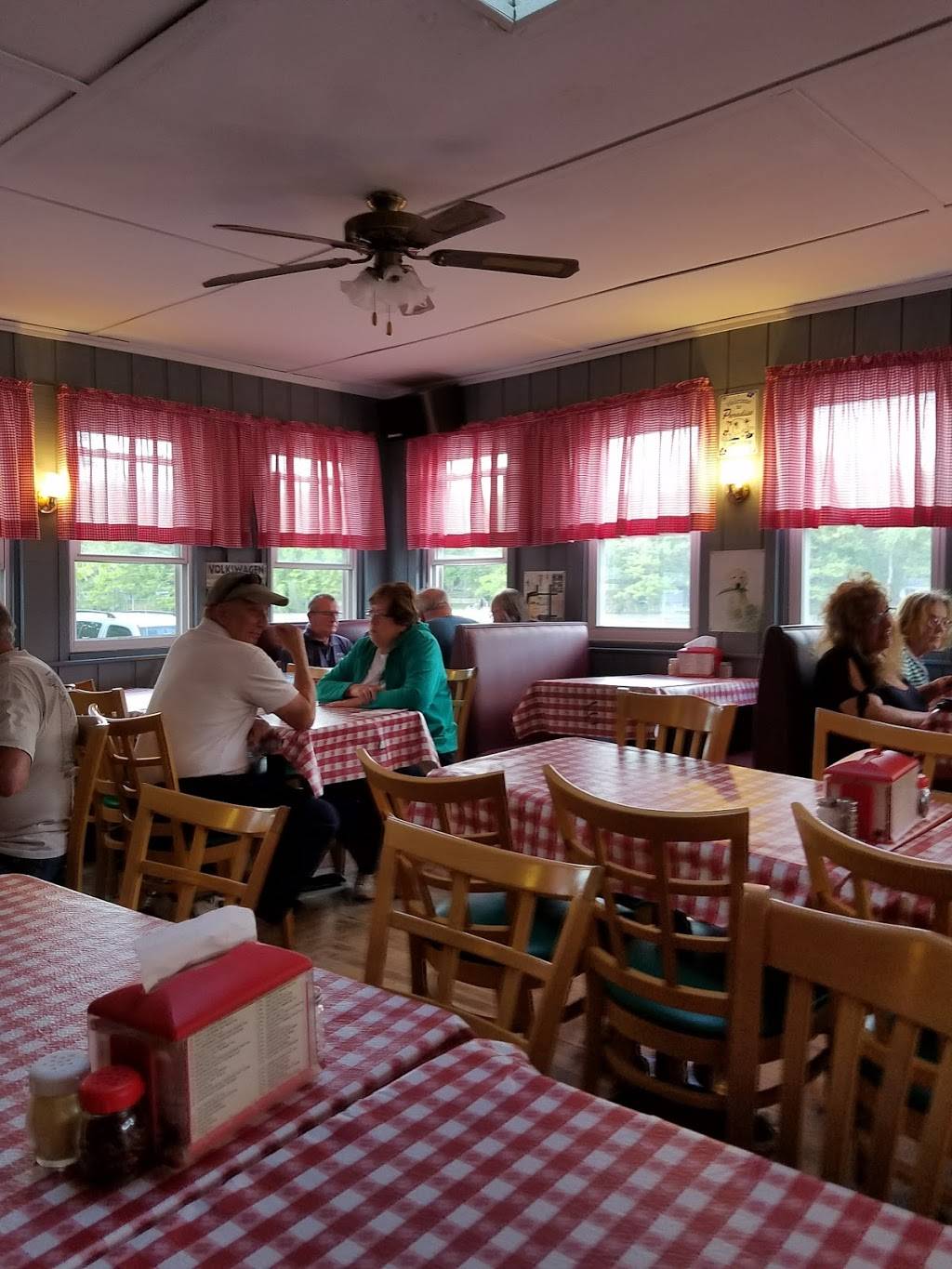 Kays Burden Lake Restaurant | restaurant | 11 Walsh Ln, Averill Park, NY 12018, USA | 5186745413 OR +1 518-674-5413