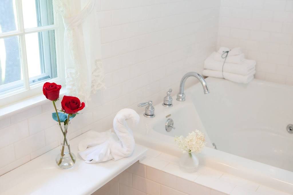 Adair Country Inn and Restaurant | restaurant | 80 Guider Ln, Bethlehem, NH 03574, USA | 6034442600 OR +1 603-444-2600