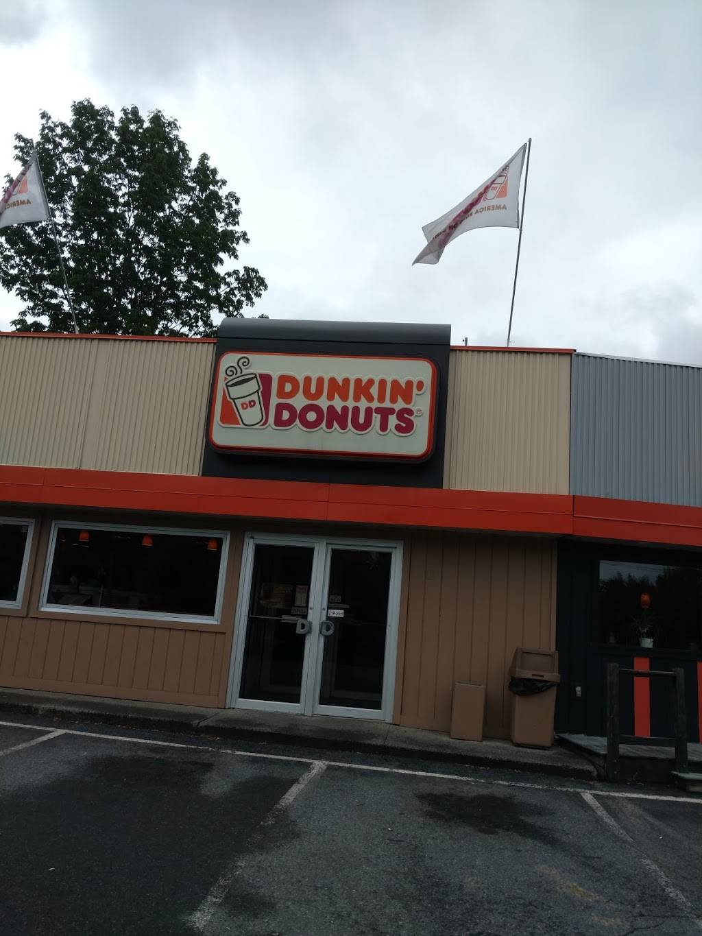 Dunkin | bakery | 2007 Doubleday Ave, Ballston Spa, NY 12020, USA | 5188858530 OR +1 518-885-8530