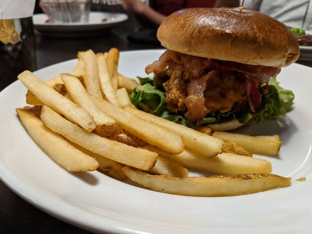 Dave & Busters | restaurant | 2021 Winston Park Dr, Oakville, ON L6H 6P5, Canada | 2898070300 OR +1 289-807-0300