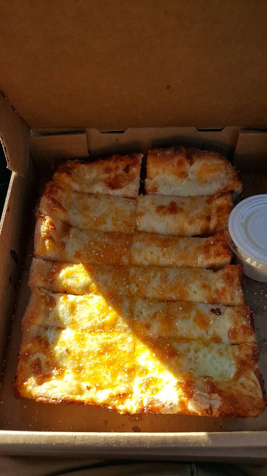 Tivoli Pizza | restaurant | 23071 E Main St, Armada, MI 48005, USA | 5867844400 OR +1 586-784-4400