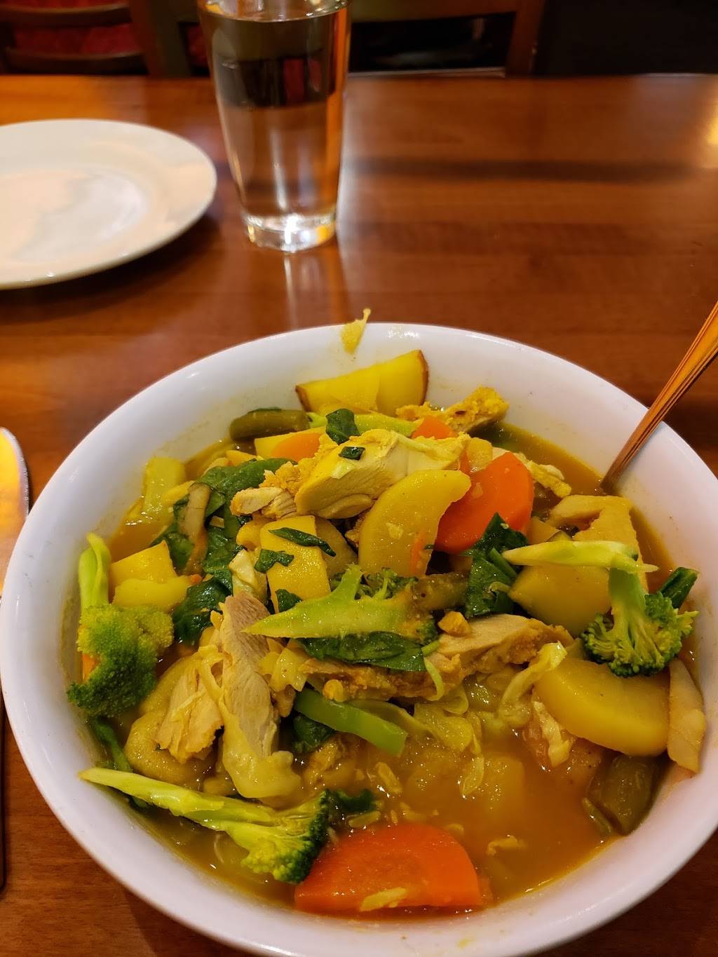 Everest Sherpa Restaurant | restaurant | 2803 Oak Valley Dr, Ann Arbor, MI 48103, USA | 7349975490 OR +1 734-997-5490