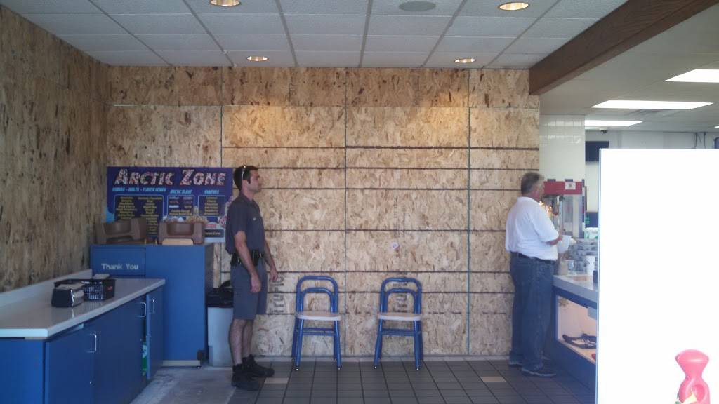 Toms Drive-In | restaurant | 1915 Freedom Rd, Little Chute, WI 54140, USA | 9207888756 OR +1 920-788-8756