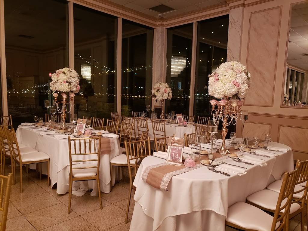 Giando on the Water | restaurant | 400 Kent Ave, Brooklyn, NY 11249, USA | 7183877000 OR +1 718-387-7000