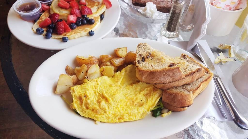 Nancys Cafe & Catering | meal takeaway | 1151 US-1, Cape Neddick, ME 03902, USA | 2073635557 OR +1 207-363-5557