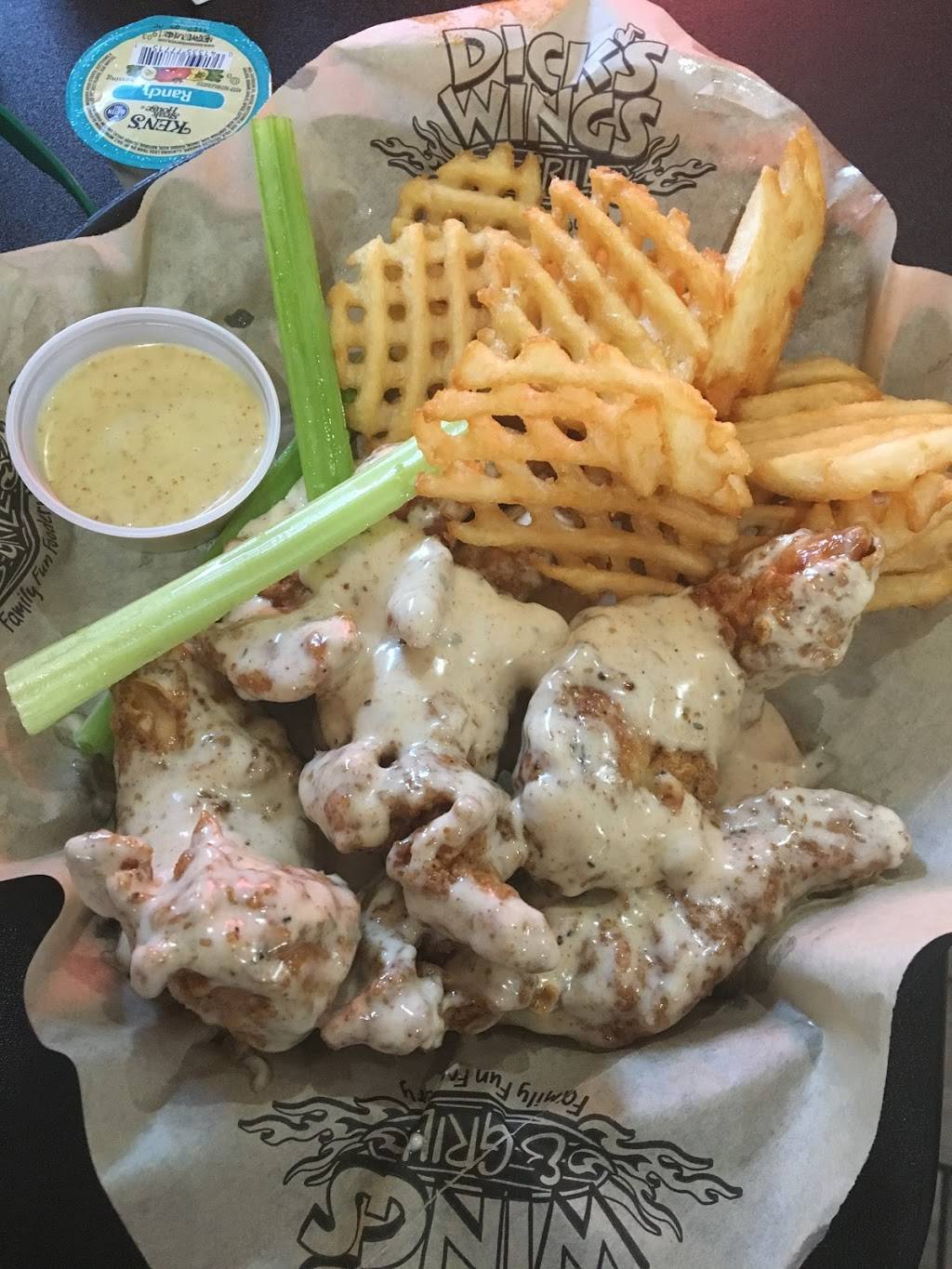 Dicks Wings and Grill Argyle | restaurant | 6055 Youngerman Cir, Jacksonville, FL 32244, USA | 9047781101 OR +1 904-778-1101