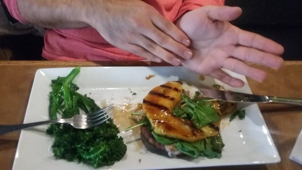 Binkleys | restaurant | 5902 N College Ave, Indianapolis, IN 46220, USA | 3177228888 OR +1 317-722-8888