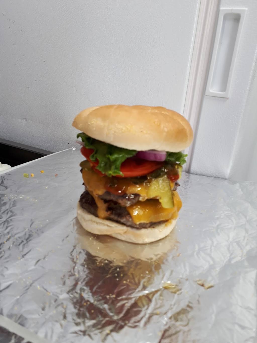 Slicks Burger Shack | restaurant | 260 Front St N, Campbellford, ON K0L 1L0, Canada | 7056329570 OR +1 705-632-9570