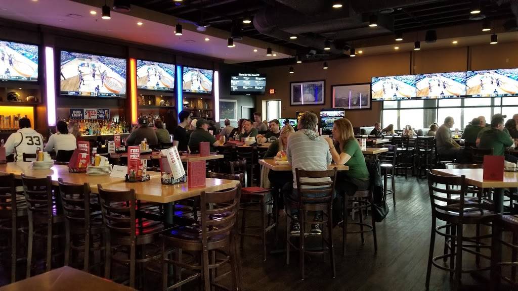 Bostons Restaurant & Sports Bar | restaurant | 3301 Centre Blvd, Lansing, MI 48912, USA | 5174892200 OR +1 517-489-2200