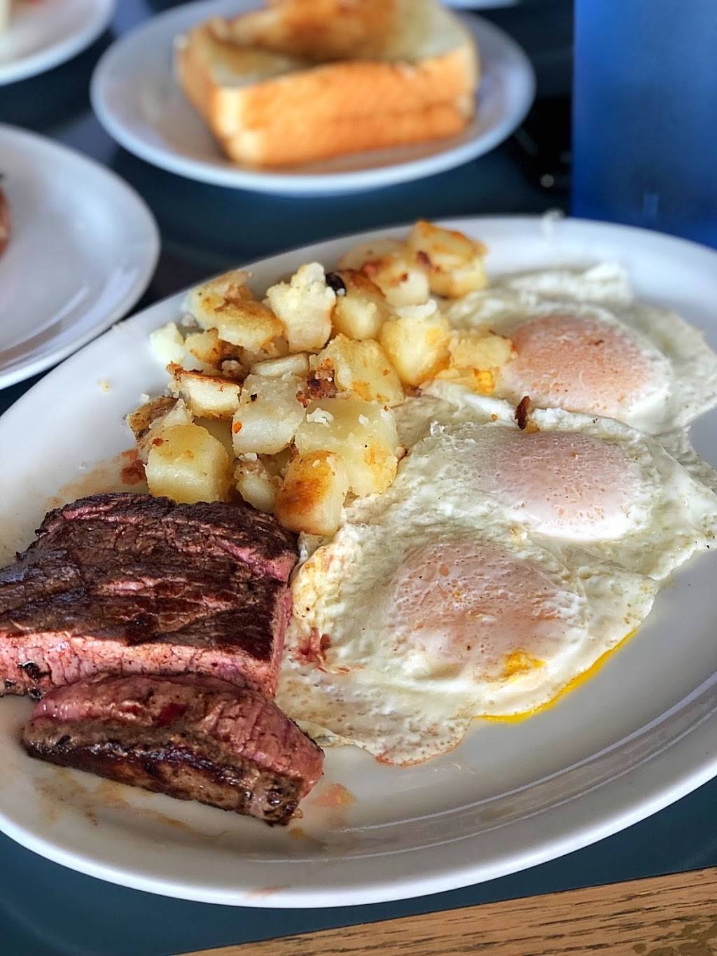 Dynasty Cafe & Bar | restaurant | 550 Montreal Rd, Ottawa, ON K1K 0V1, Canada | 6137446934 OR +1 613-744-6934