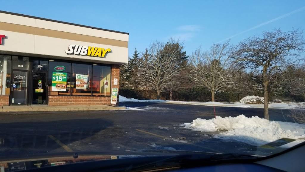 Subway Restaurants | restaurant | 1024 McHenry Ave Suite J, Crystal Lake, IL 60014, USA | 8154558322 OR +1 815-455-8322