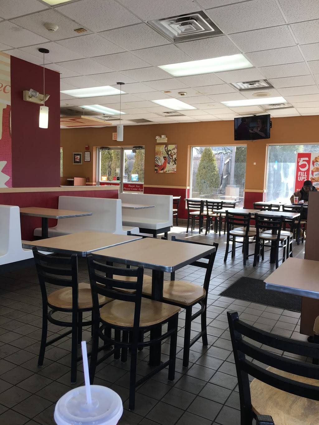 KFC | restaurant | 311 Hempstead Turnpike, Elmont, NY 11003, USA | 5163555990 OR +1 516-355-5990